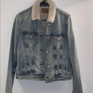 American Eagle Sherpa lined denim jacket